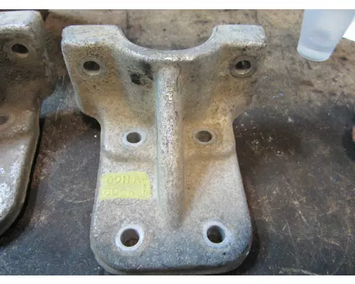 FORD L8000 Engine Mounts