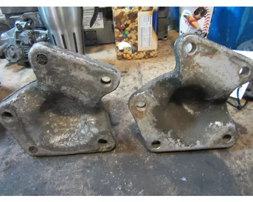 FORD L8000 Engine Mounts