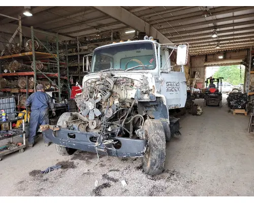 FORD L8000 Fuel Tank