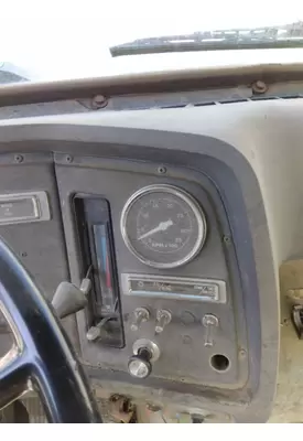 FORD L8000 GAUGE CLUSTER