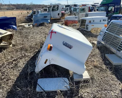 FORD L8000 Hood