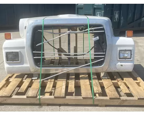 FORD L8000 Hood