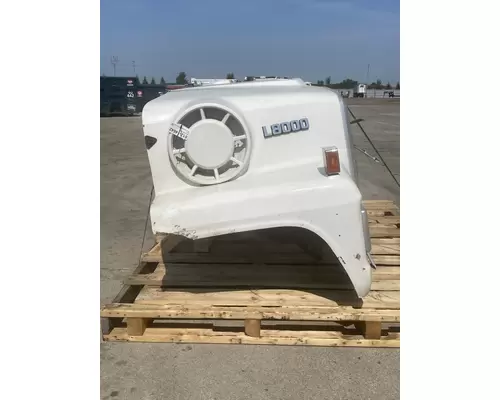 FORD L8000 Hood