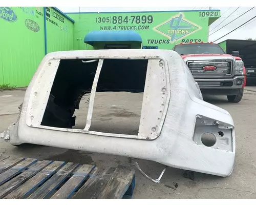 FORD L8000 Hood