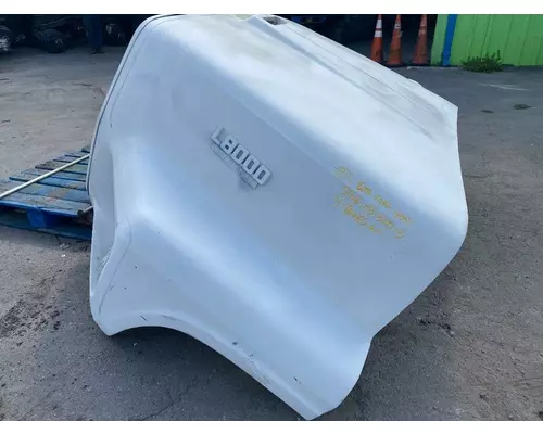 FORD L8000 Hood