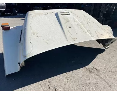 FORD L8000 Hood