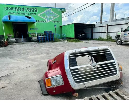 FORD L8000 Hood