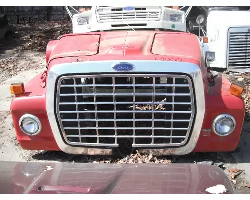 FORD L8000 Hood