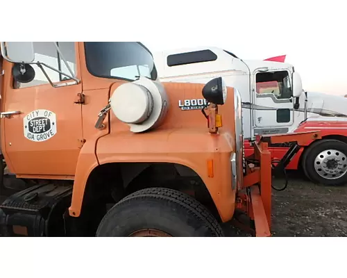 FORD L8000 Hood