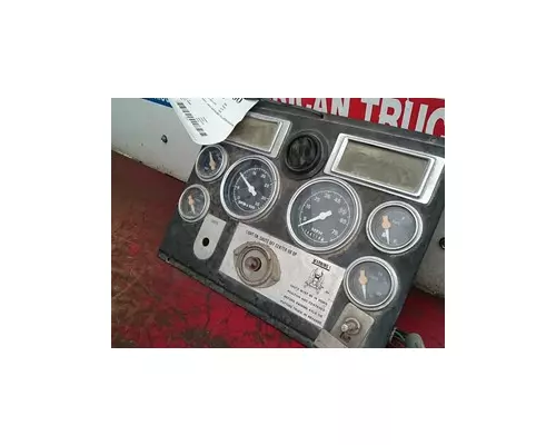 FORD L8000 Instrument Cluster