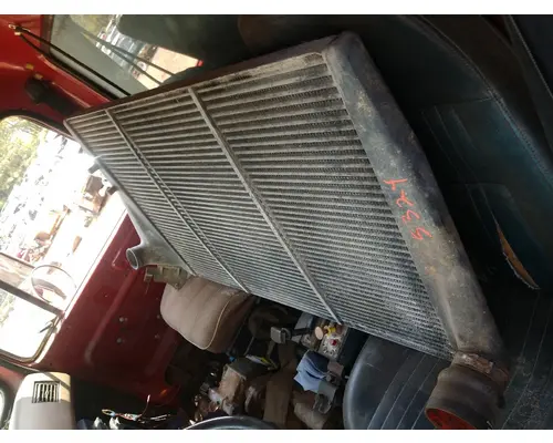 FORD L8000 Intercooler