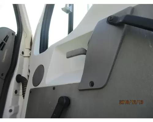 FORD L8501 1996-2000 DOOR ASSEMBLY, FRONT