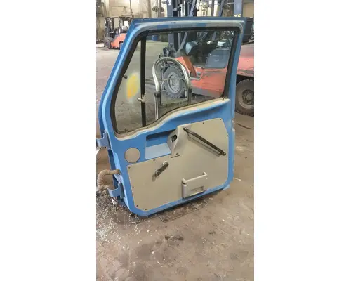 FORD L8513 1996-2000 DOOR ASSEMBLY, FRONT