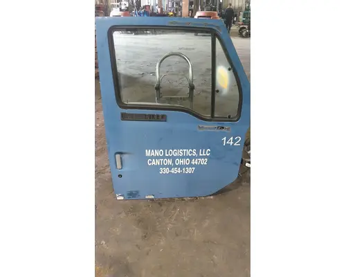 FORD L8513 1996-2000 DOOR ASSEMBLY, FRONT