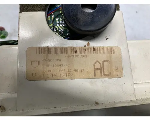 FORD L8513 LOUISVILLE 113 Instrument Cluster