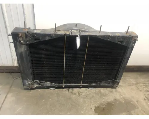 FORD L8513 LOUISVILLE 113 Radiator
