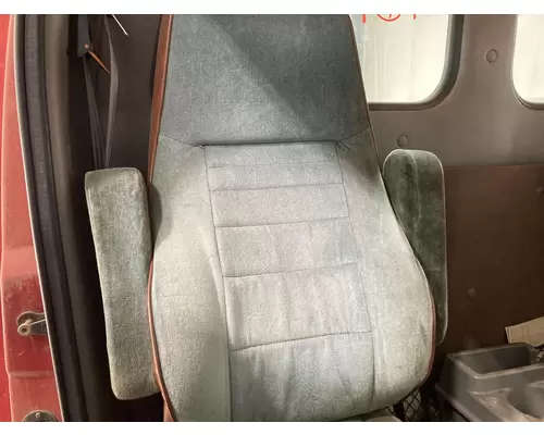 FORD L8513 LOUISVILLE 113 Seat (non-Suspension)