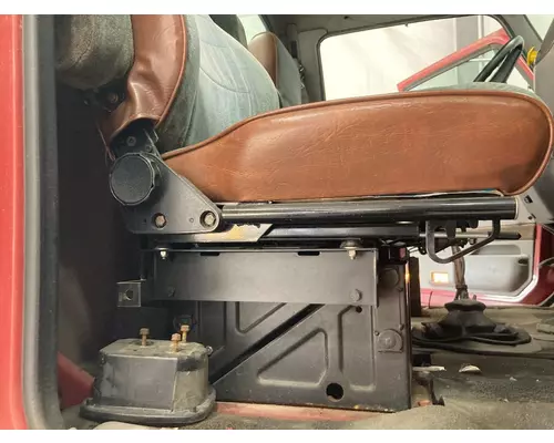 FORD L8513 LOUISVILLE 113 Seat (non-Suspension)