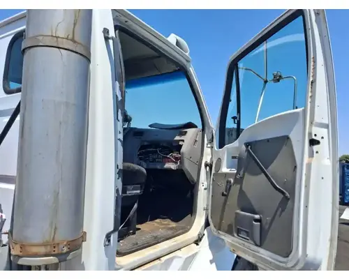 FORD L8513 Cab Assembly