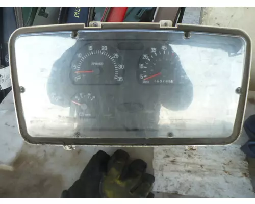 FORD L8513 GAUGE CLUSTER