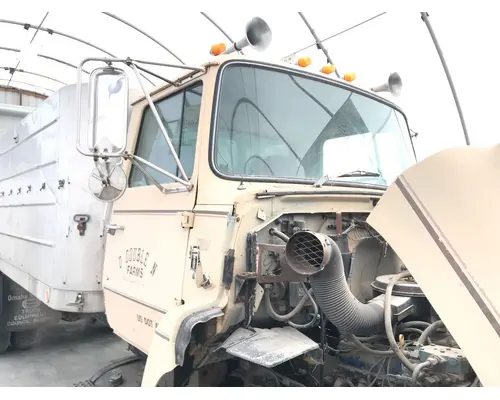 FORD L9000 Cab Assembly