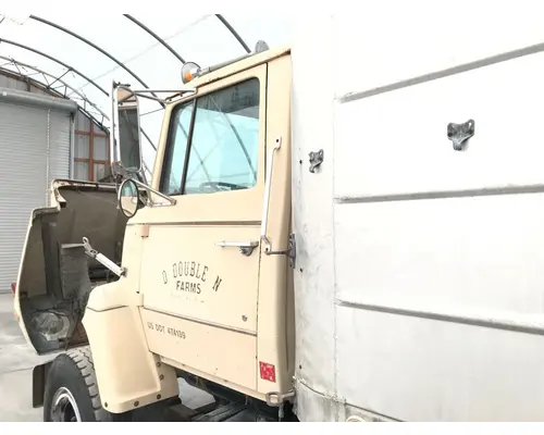 FORD L9000 Cab Assembly