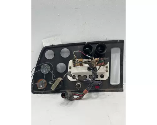 FORD L9000 Dash Assembly