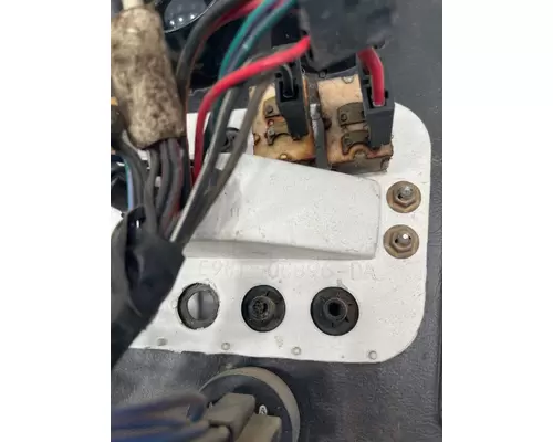 FORD L9000 Dash Assembly