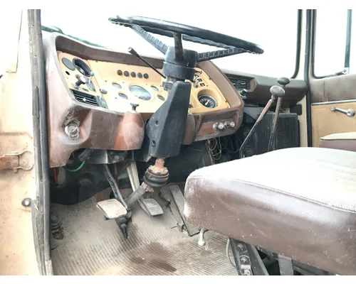 FORD L9000 Dash Assembly
