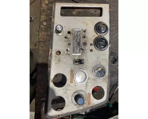 FORD L9000 Dash Panel
