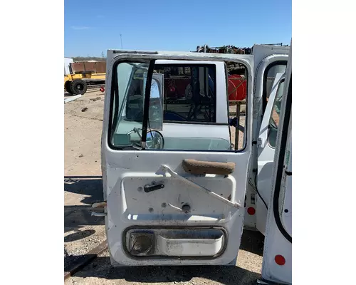 FORD L9000 Door Assembly, Front