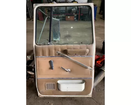 FORD L9000 Door Assembly, Front