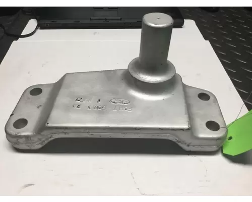 FORD L9000 Engine Mounts