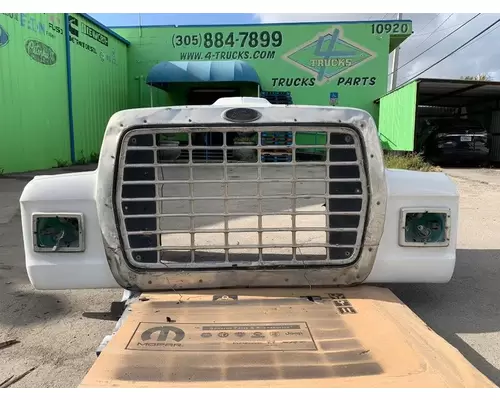 FORD L9000 Hood