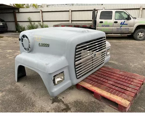 FORD L9000 Hood