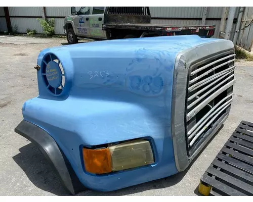 FORD L9000 Hood