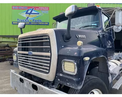 FORD L9000 Hood