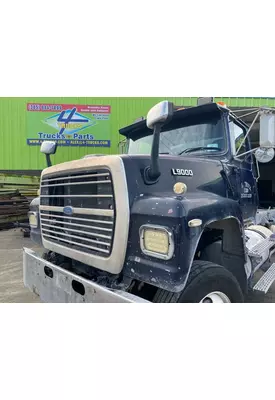 FORD L9000 Hood