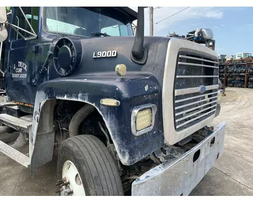 FORD L9000 Hood