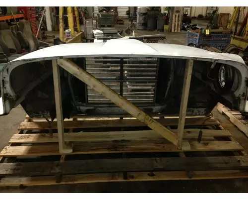 FORD L9000 Hood