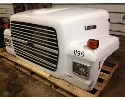 FORD L9000 Hood