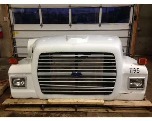 FORD L9000 Hood