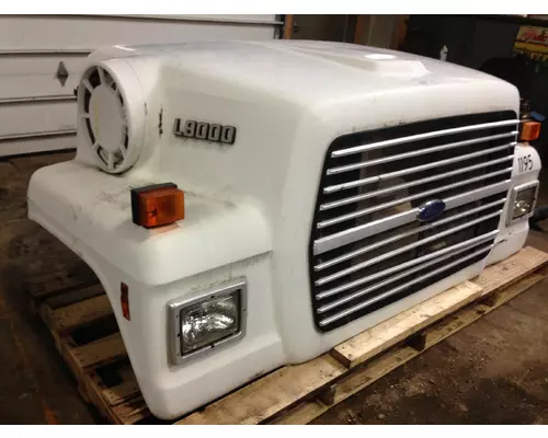 FORD L9000 Hood