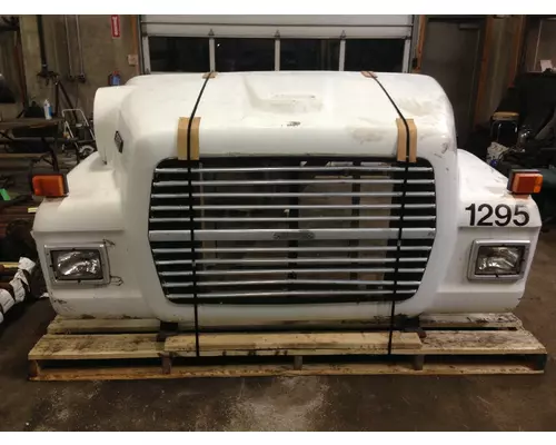 FORD L9000 Hood