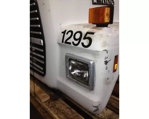 FORD L9000 Hood