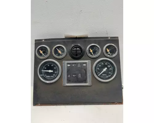 FORD L9000 Instrument Cluster