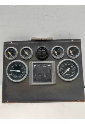 FORD L9000 Instrument Cluster