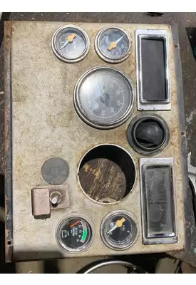 FORD L9000 Instrument Cluster