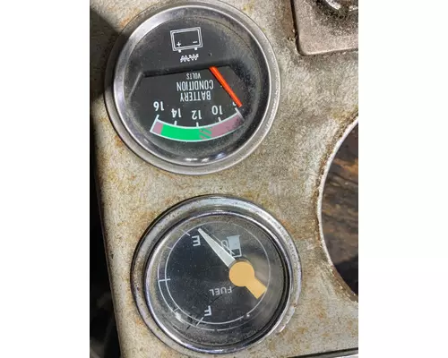 FORD L9000 Instrument Cluster