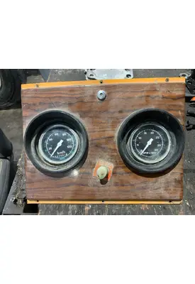 FORD L9000 Instrument Cluster